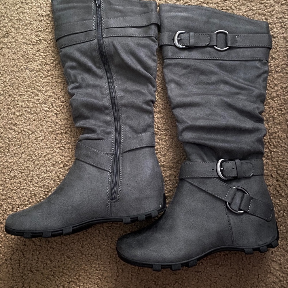 NWOT Women Boots